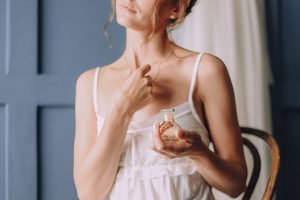 nước hoa tỏa hương tự nhiên và bền mùi suốt ngày dài, bạn cần đặt mùi hương đúng chỗ